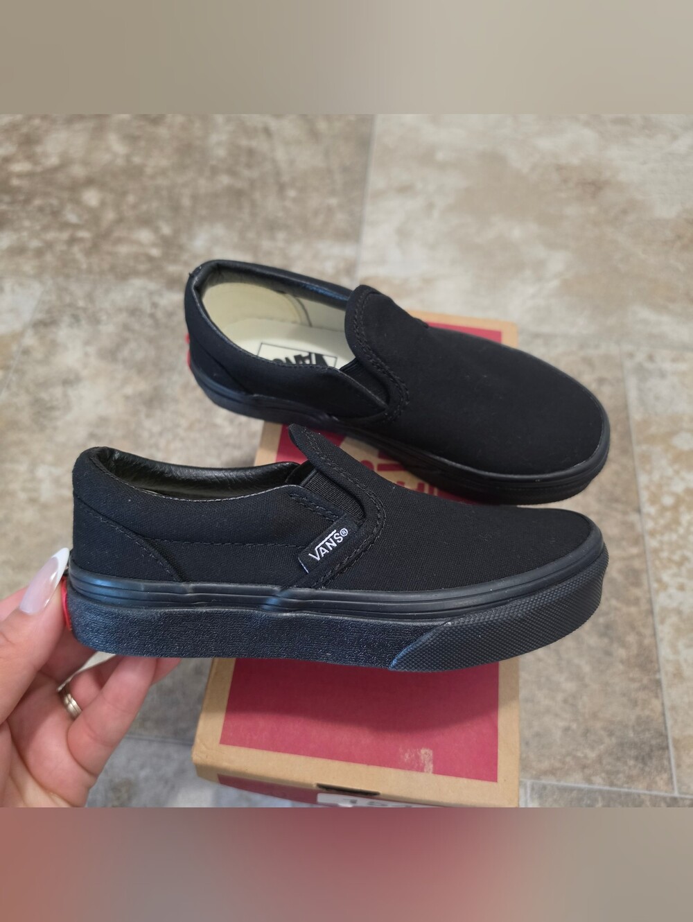 Vans Kids Slip-On Canvas Sneakers in Black - Unisex